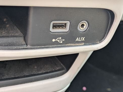 Used 2019 Chrysler Pacifica Limited FWD image 30