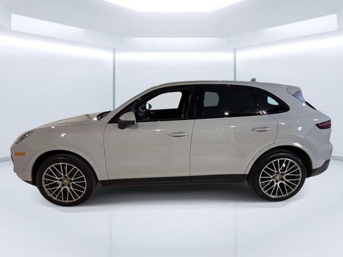 Certified 2023 Porsche Cayenne AWD/4WD image 2