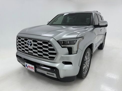 Used 2024 Toyota Sequoia Capstone image 4