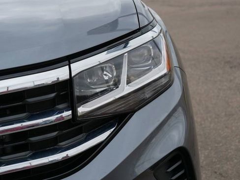 Certified 2023 Volkswagen Atlas SE w/ Black Wheel Package image 9