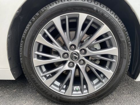 Used 2020 Lexus ES 300h w/ Premium Package FWD image 12