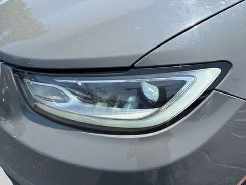 Certified 2023 Chrysler Pacifica Limited image 23