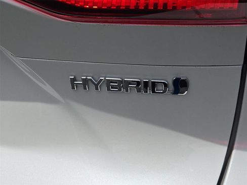 Used 2022 Toyota Venza LE AWD/4WD image 23