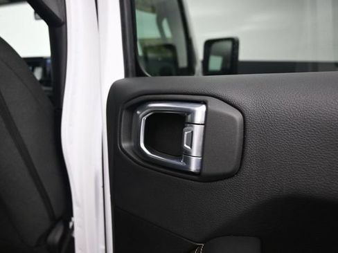 Used 2025 Jeep Wrangler Unlimited Sahara AWD/4WD image 47