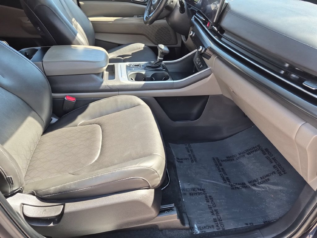 Used 2025 Kia Carnival FWD image 31