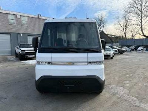 Used 2025 Chevrolet Brightdrop 600 w/ Power Door Package AWD/4WD image 2