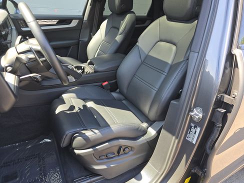 Certified 2025 Porsche Cayenne Coupe image 5