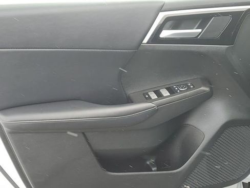 Used 2024 Mitsubishi Outlander SE image 28