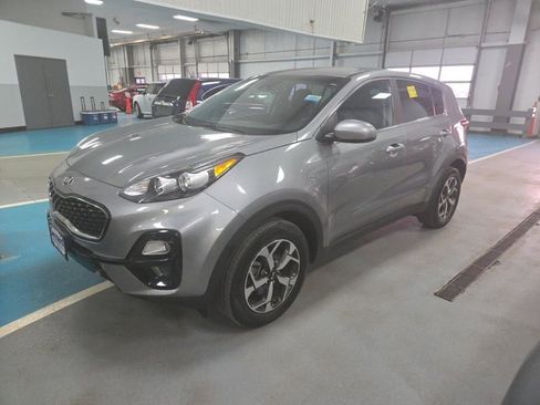Used 2020 Kia Sportage LX image 2