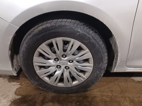 Used 2012 Toyota Camry L image 4