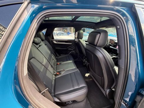 Used 2025 Porsche Cayenne AWD/4WD image 30