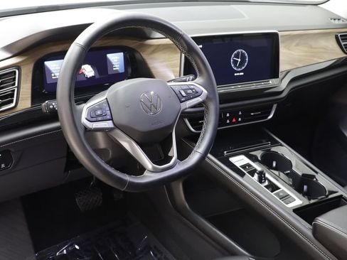 Used 2025 Volkswagen Atlas SE AWD/4WD image 7