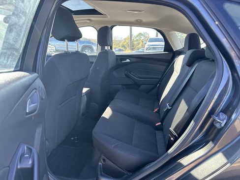 Used 2017 Ford Focus SEL image 30