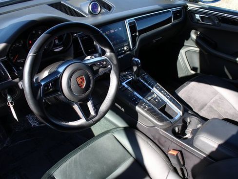 Used 2018 Porsche Macan Sport Edition image 2