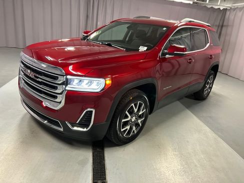 Used 2023 GMC Acadia SLE w/ Driver Convenience Package image 3