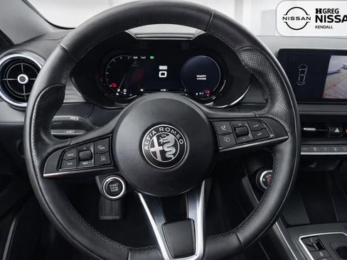 Used 2024 Alfa Romeo Tonale Ti w/ Premium Interior Package AWD/4WD image 7
