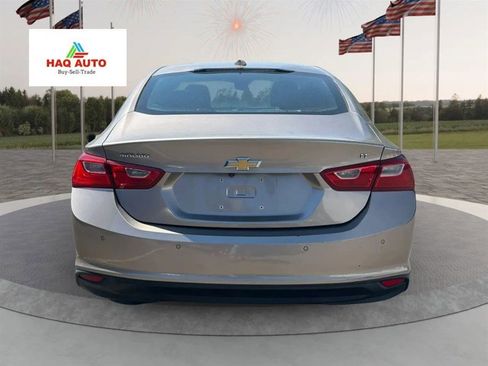 Used 2018 Chevrolet Malibu LT w/ Driver Confidence Package FWD image 4