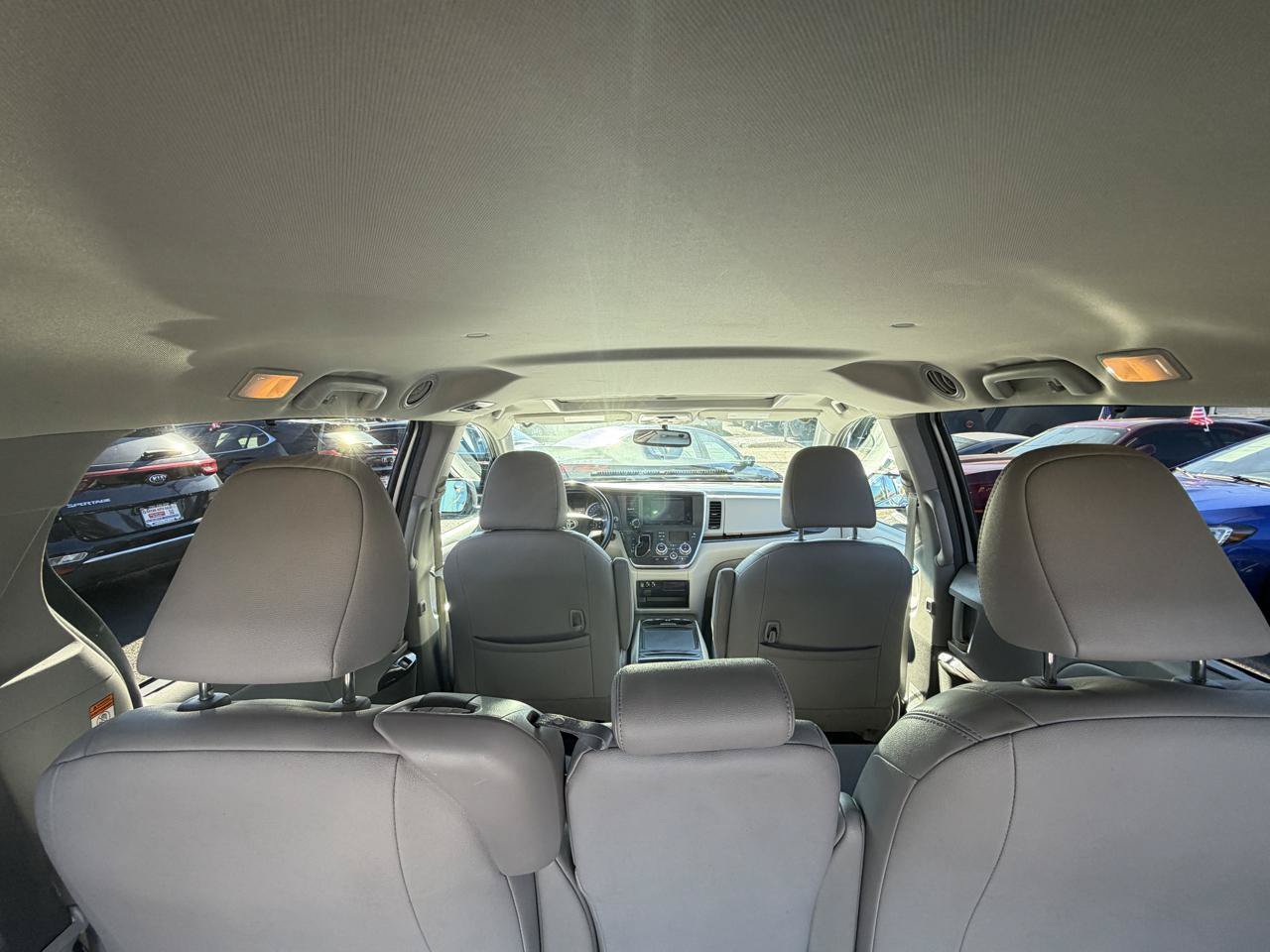 Used 2017 Toyota Sienna XLE w/ XLE Navigation Package FWD image 15
