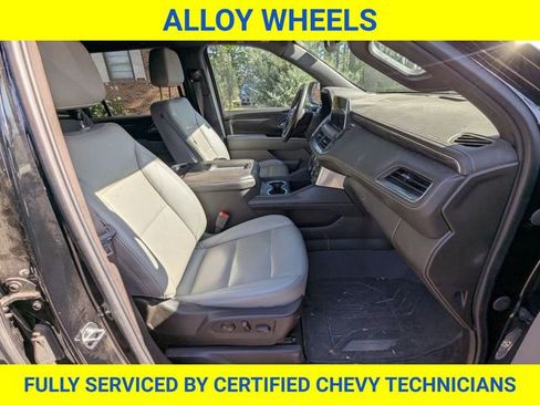Used 2023 Chevrolet Suburban LT w/ Luxury Package RWD image 19