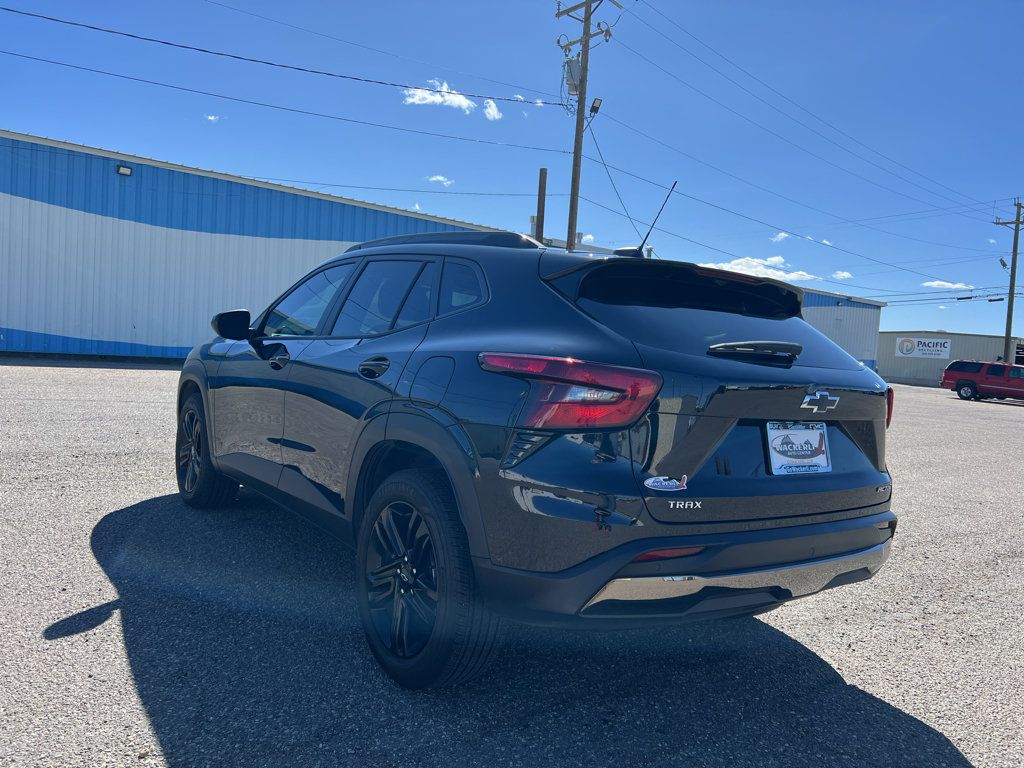 Used 2025 Chevrolet Trax ACTIV w/ Driver Confidence Package FWD image 3