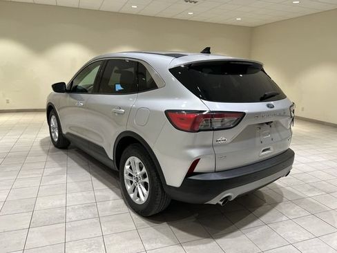 Used 2020 Ford Escape SE FWD image 3