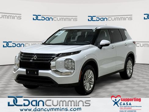Used 2024 Mitsubishi Outlander ES AWD/4WD image 1
