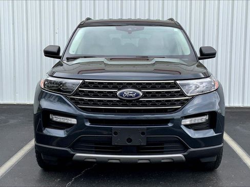 Used 2022 Ford Explorer XLT w/ Equipment Group 202A AWD/4WD image 3