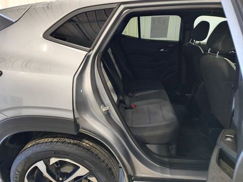 Used 2025 Chevrolet Trax RS FWD image 25