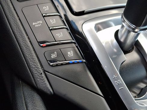 Used 2017 Porsche Cayenne Platinum Edition AWD/4WD image 23