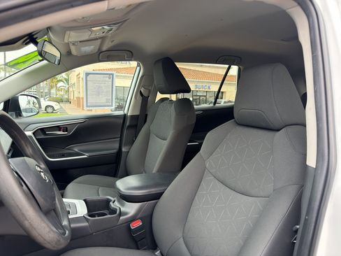 Used 2024 Toyota RAV4 XLE FWD image 9
