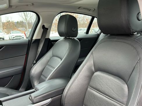 Used 2020 Jaguar XE S image 10