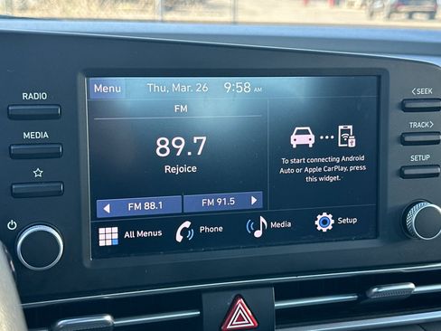 Certified 2024 Hyundai Elantra SE image 17