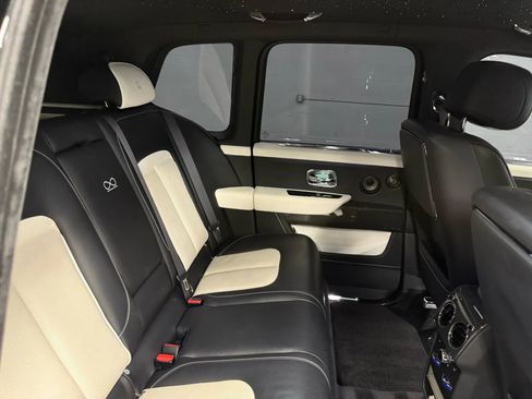 Used 2022 Rolls-Royce Cullinan Black Badge w/ Dark Exterior Package image 57