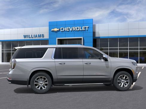 New 2026 Chevrolet Suburban Premier w/ Sun And Tow Package AWD/4WD image 5