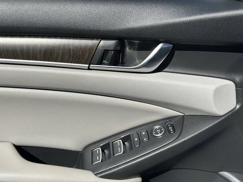 Used 2019 Honda Accord EX image 21