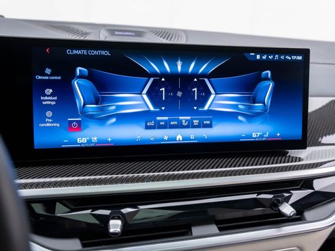 Used 2025 BMW X7 M60i image 28