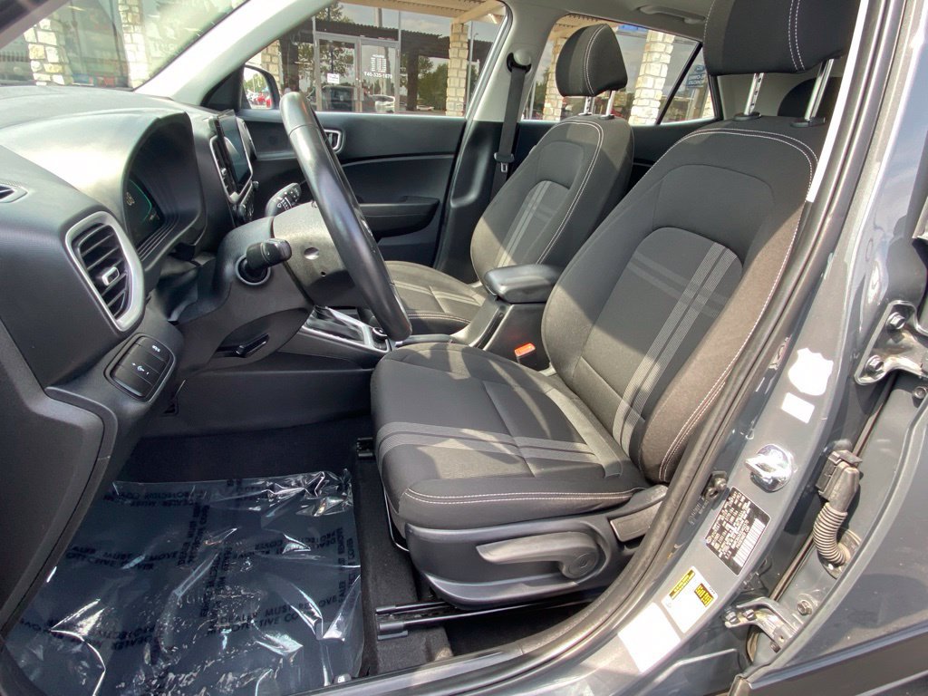 Used 2025 Hyundai Venue SEL FWD image 21
