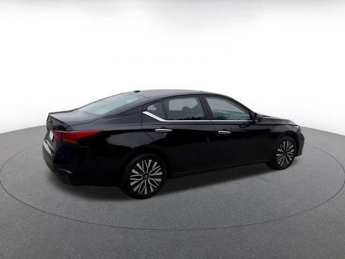 Used 2025 Nissan Altima 2.5 SV image 15