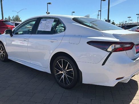 Used 2024 Toyota Camry SE FWD image 5