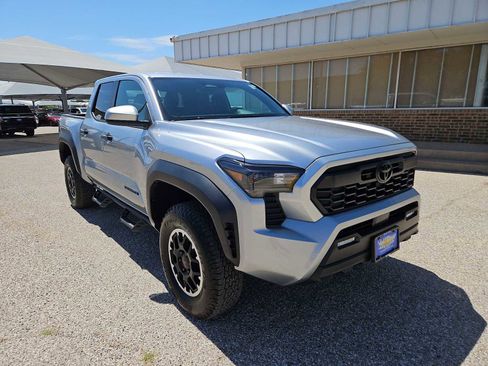 Used 2026 Toyota Tacoma TRD Off-Road AWD/4WD image 2