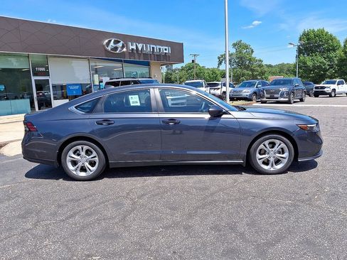Used 2023 Honda Accord LX image 17