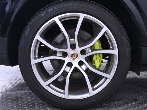 Used 2019 Porsche Cayenne E-Hybrid image 13