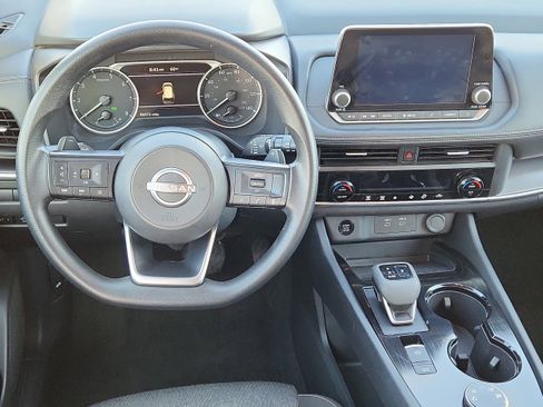 Used 2024 Nissan Rogue SV image 12