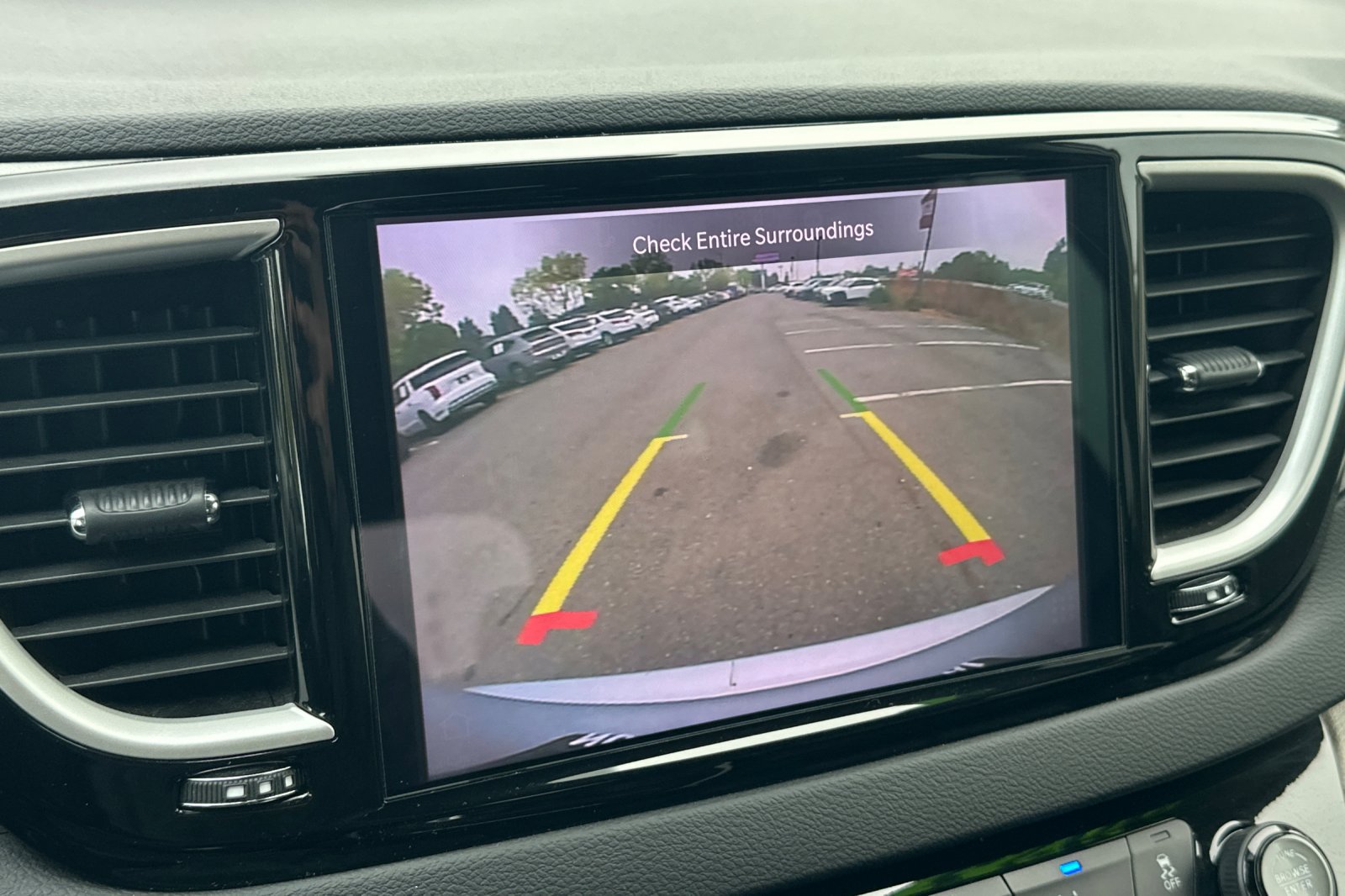 Used 2023 Chrysler Pacifica Touring-L FWD image 22
