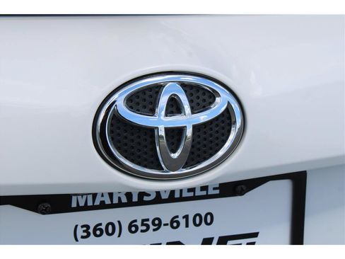 Used 2018 Toyota RAV4 LE w/ All Weather Liner Package AWD/4WD image 32