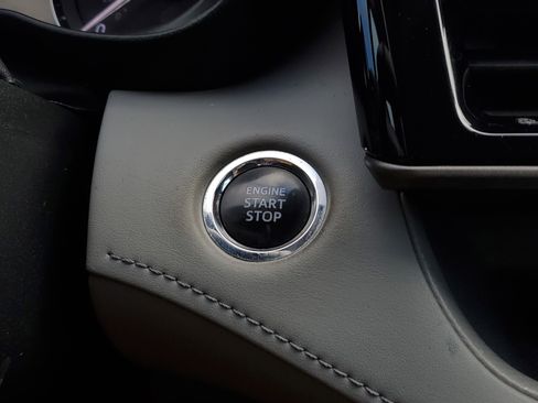 Certified 2023 Toyota Highlander XLE image 31