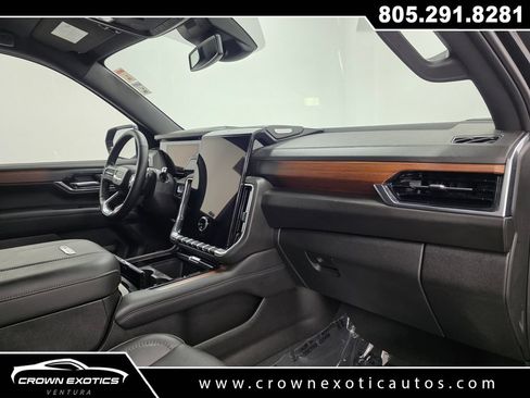 Used 2025 GMC Yukon XL Denali AWD/4WD image 13