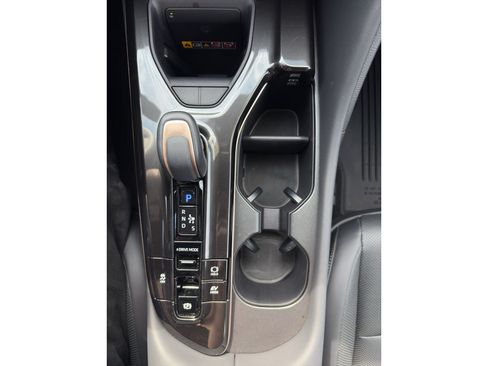 Certified 2025 Toyota Crown Signia AWD/4WD image 18
