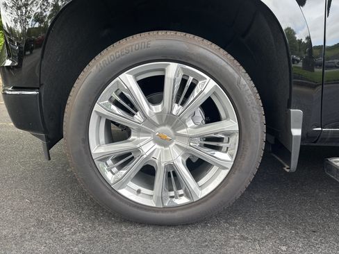 Used 2025 Chevrolet Silverado 1500 High Country AWD/4WD image 10