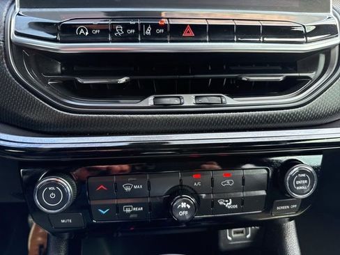 Used 2025 Jeep Compass Latitude w/ Altitude Special Edition AWD/4WD image 14